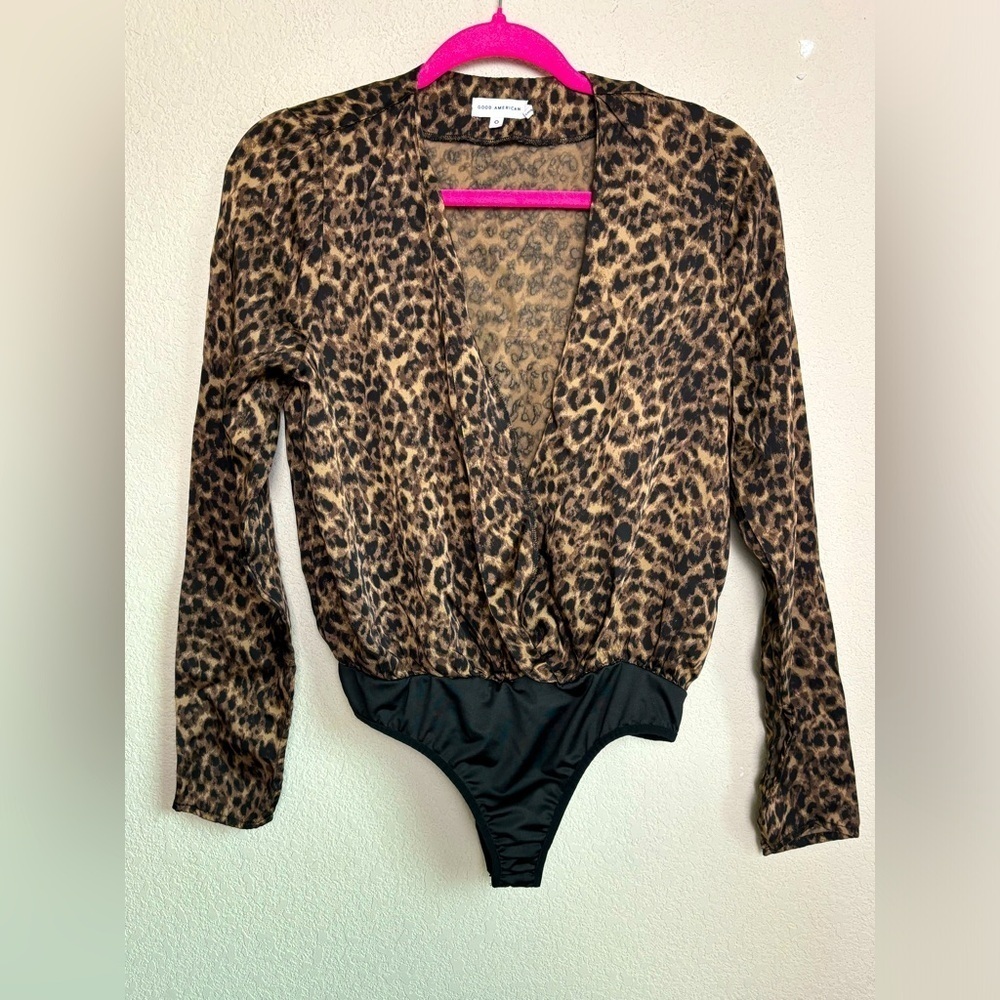 Good American Leopard Animal Print Plunging Faux Wrap V-Neck Satin Bodysuit 0 XS